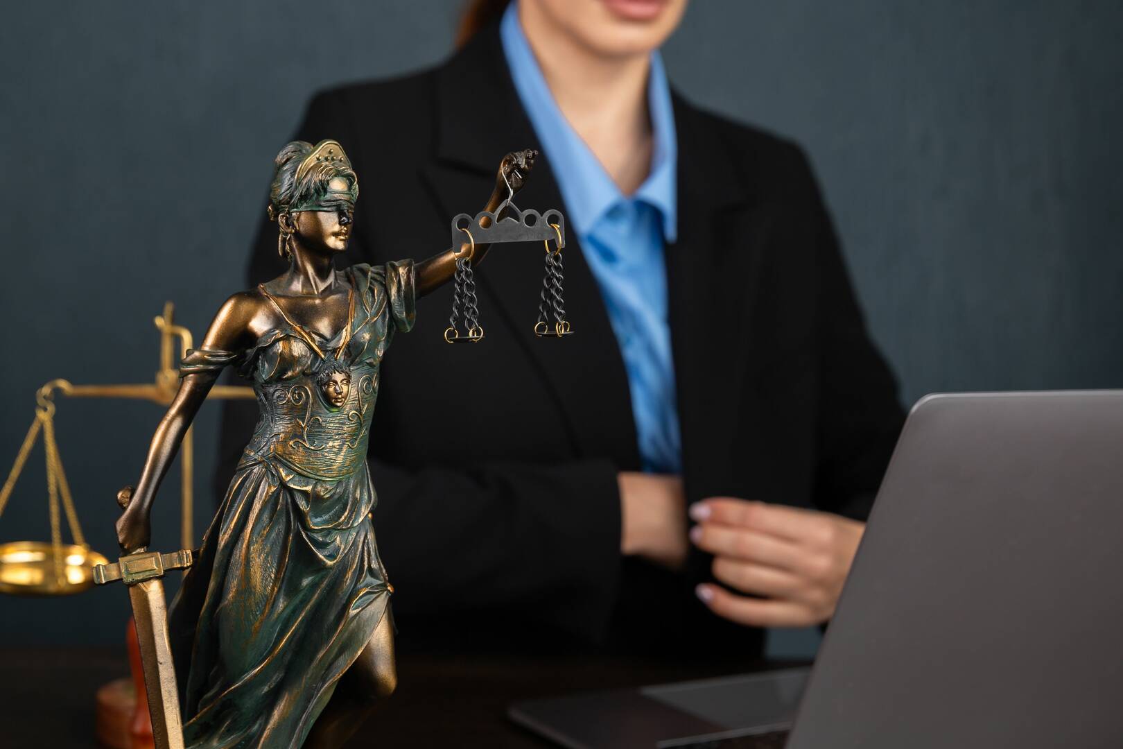 Law Offices Of Reuben J Felstiner  logo