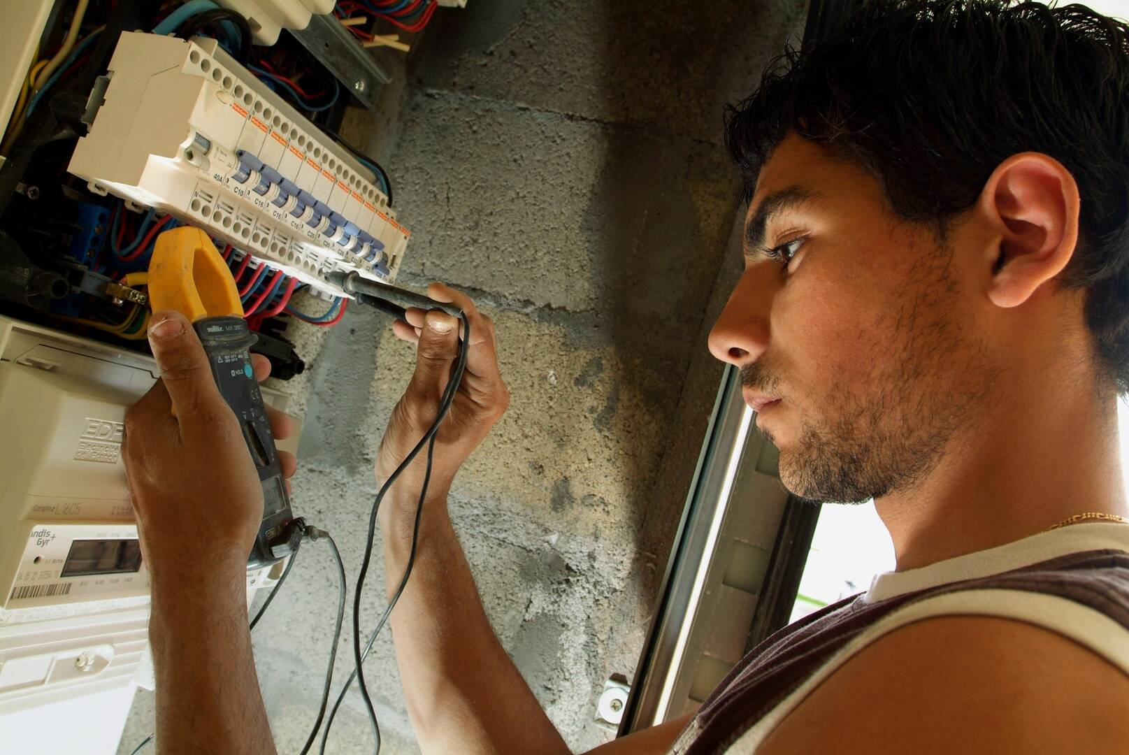 Hawaii Electrical Solutions LLC logo