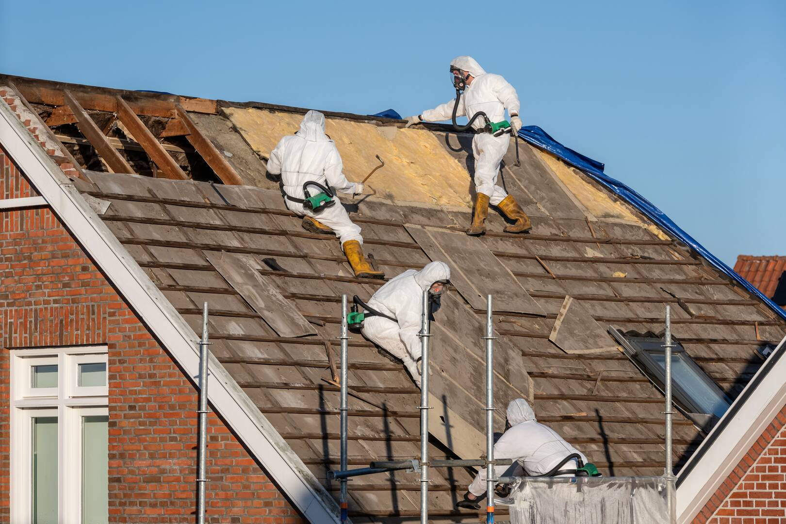 Quality Discount Roofing & Construction logo