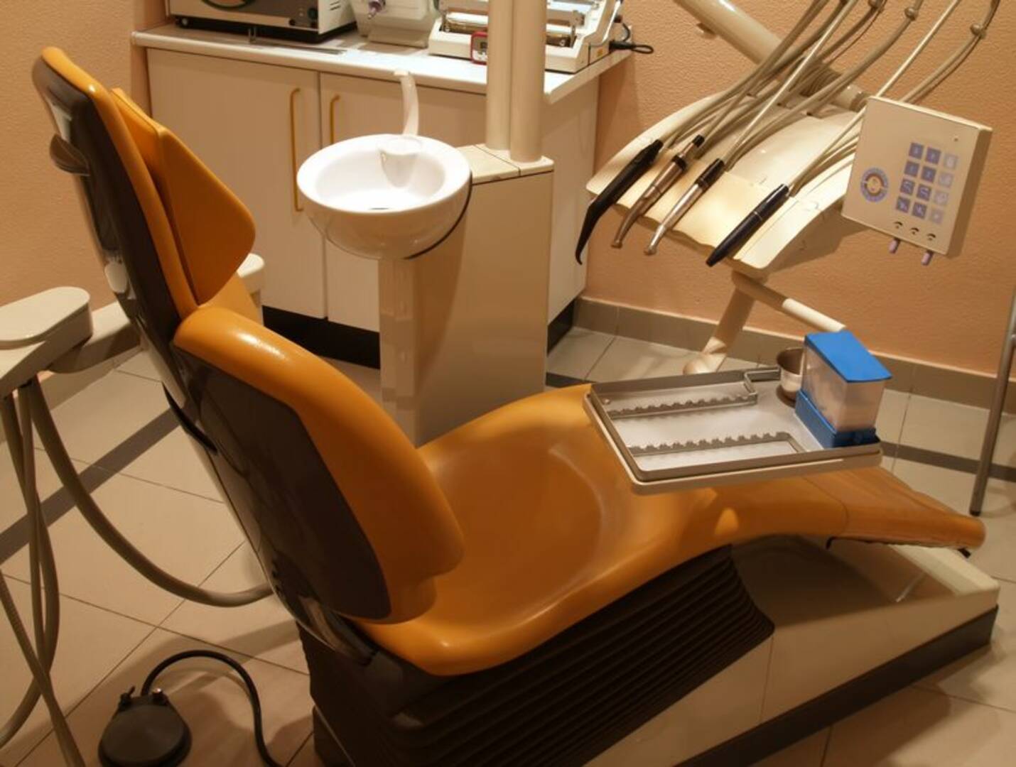Pearl Works Dental logo