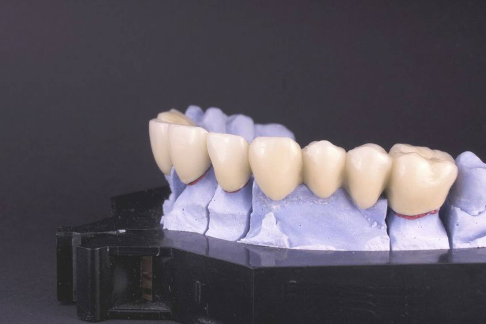 Crown Dental logo